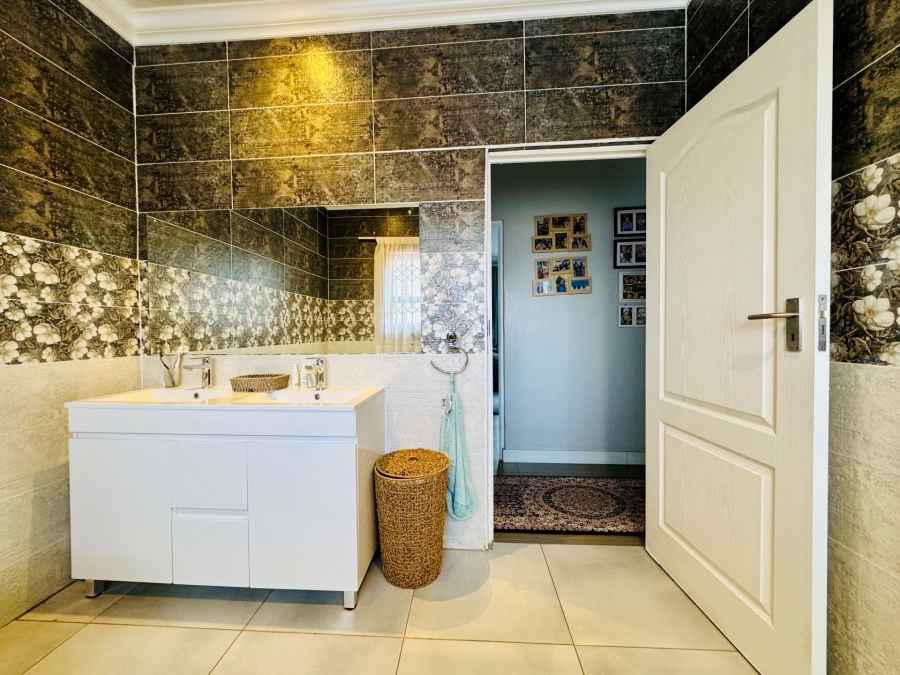 4 Bedroom Property for Sale in Rose Acres Estate Gauteng