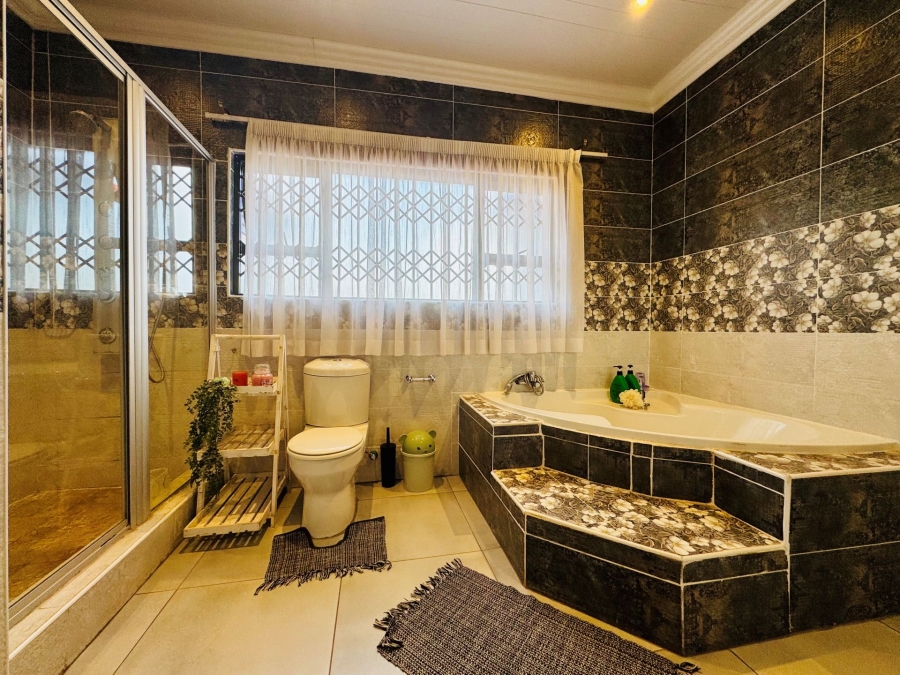 4 Bedroom Property for Sale in Rose Acres Estate Gauteng