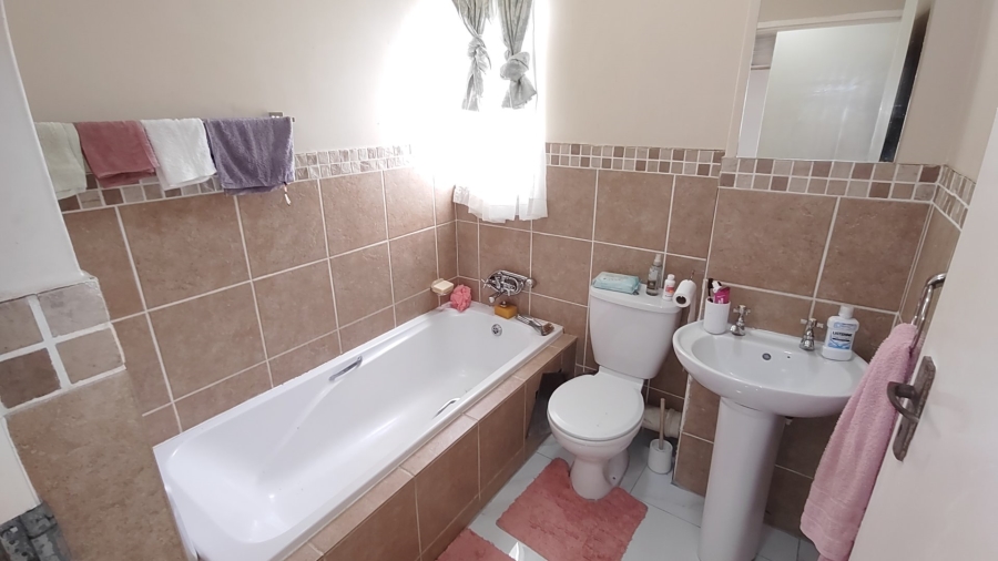 2 Bedroom Property for Sale in Twee Riviere Lifestyle Estate Gauteng