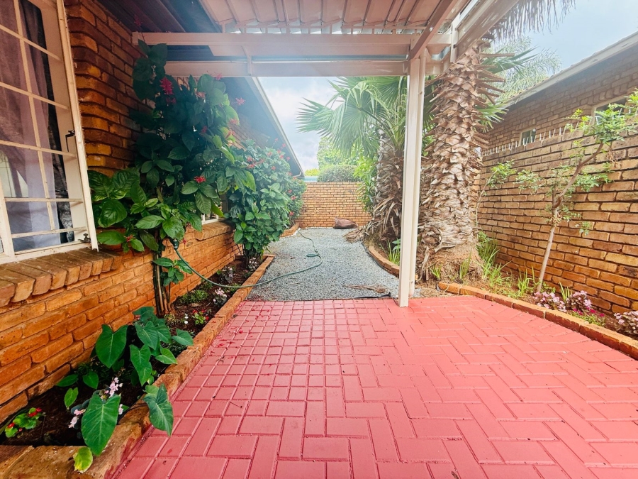 3 Bedroom Property for Sale in Hesteapark Gauteng