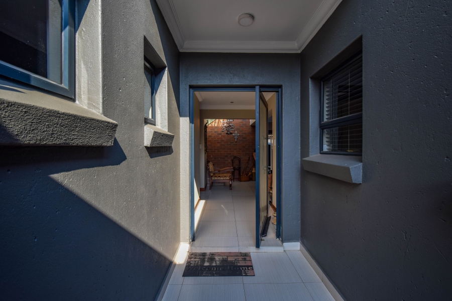 4 Bedroom Property for Sale in Midstream Ridge Gauteng