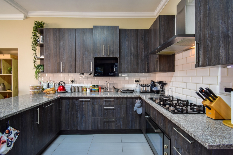 4 Bedroom Property for Sale in Midstream Ridge Gauteng