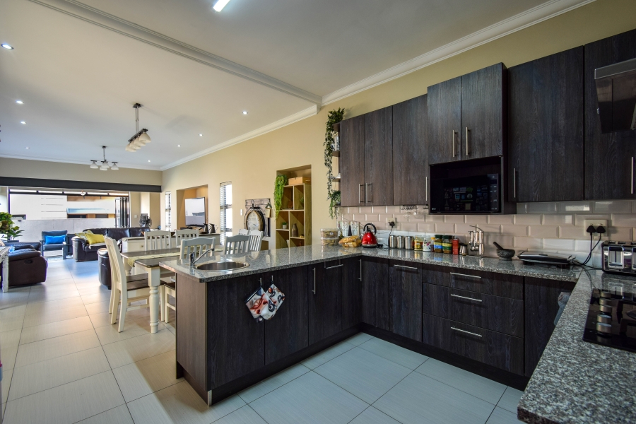 4 Bedroom Property for Sale in Midstream Ridge Gauteng