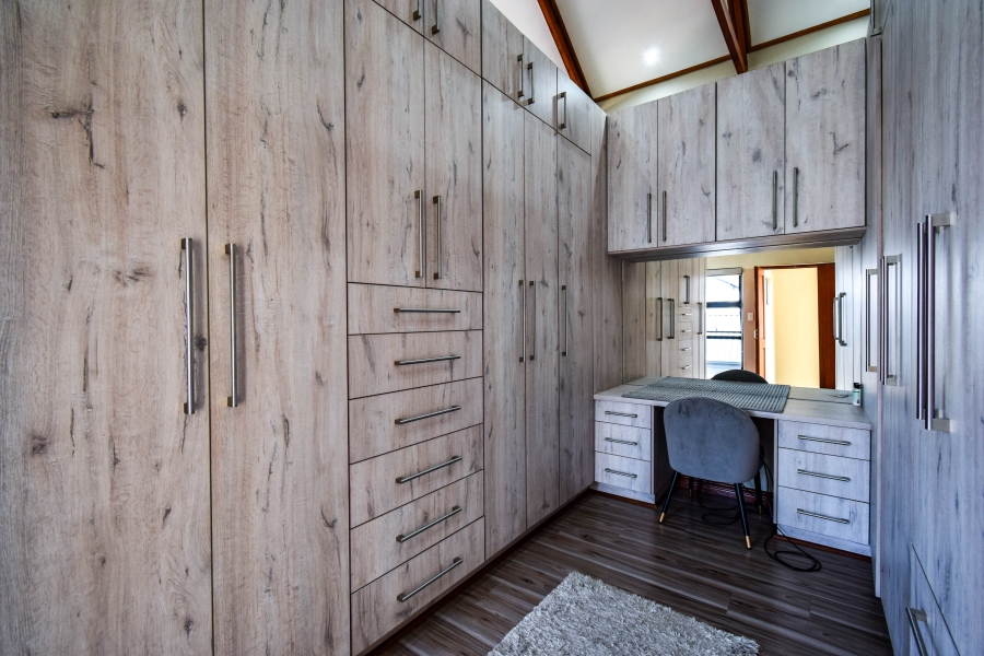 4 Bedroom Property for Sale in Midstream Ridge Gauteng