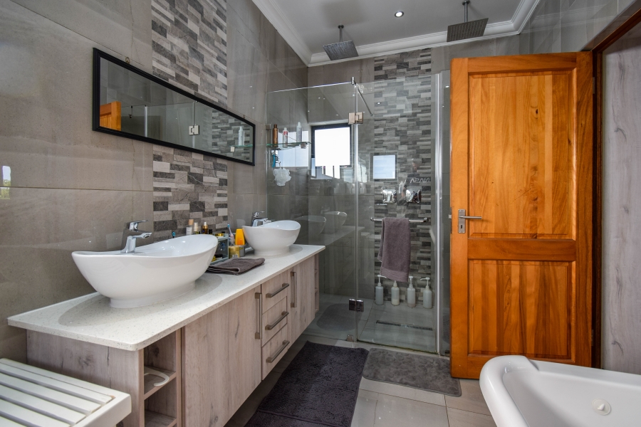 4 Bedroom Property for Sale in Midstream Ridge Gauteng