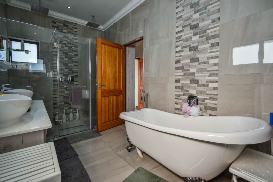 4 Bedroom Property for Sale in Midstream Ridge Gauteng