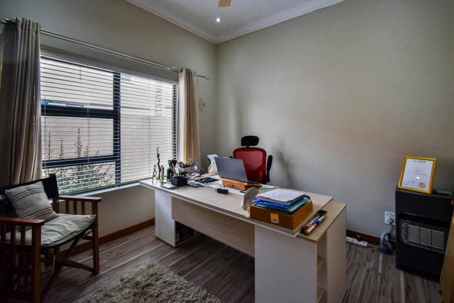 4 Bedroom Property for Sale in Midstream Ridge Gauteng