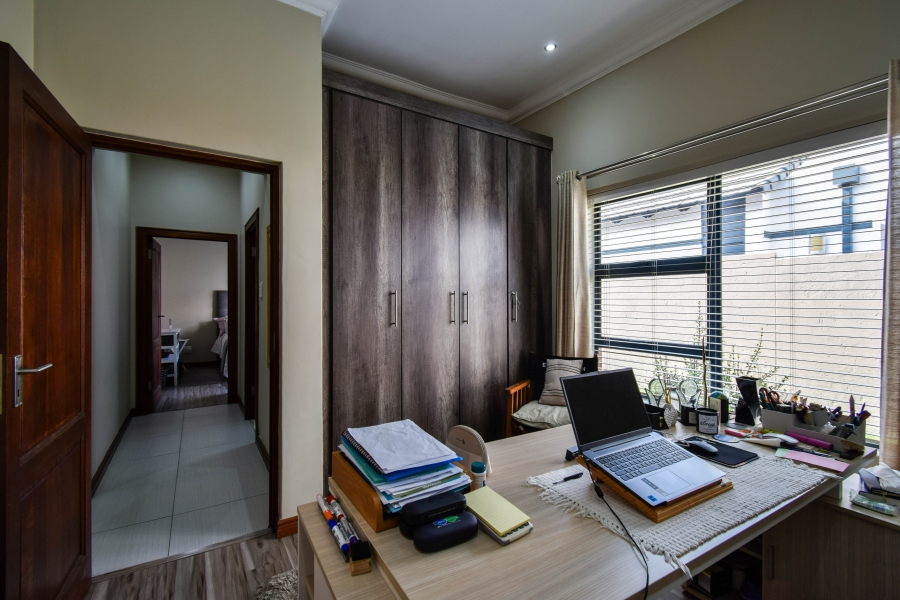 4 Bedroom Property for Sale in Midstream Ridge Gauteng