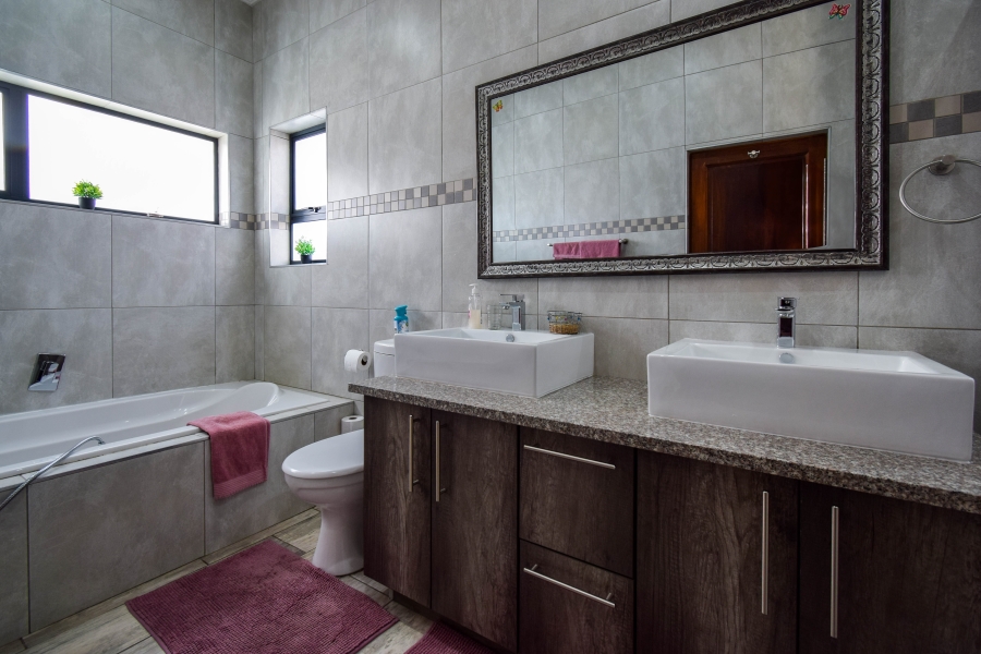 4 Bedroom Property for Sale in Midstream Ridge Gauteng