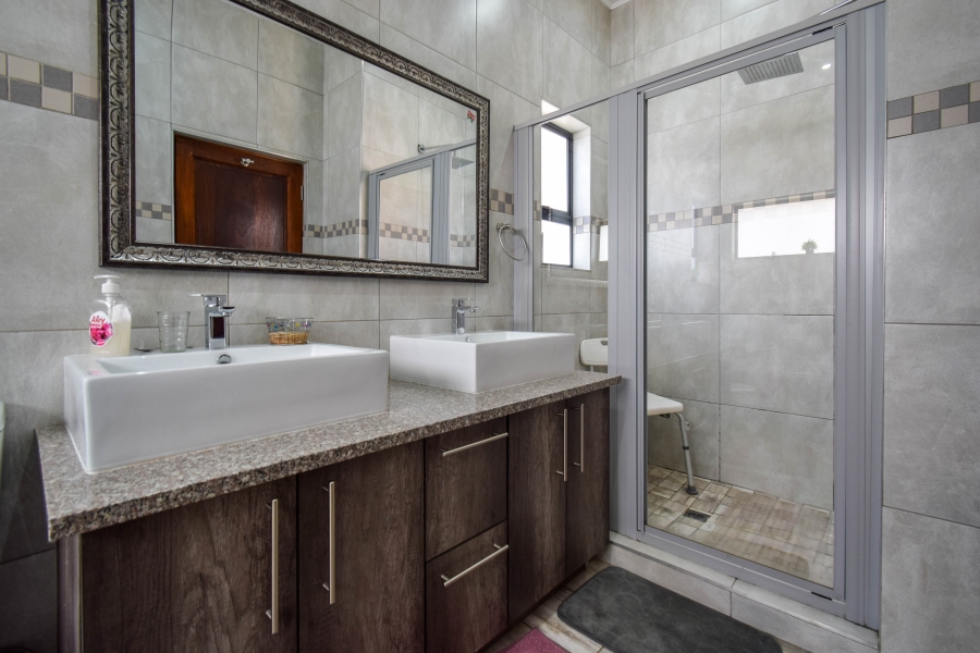 4 Bedroom Property for Sale in Midstream Ridge Gauteng