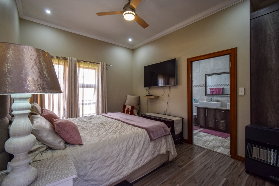 4 Bedroom Property for Sale in Midstream Ridge Gauteng