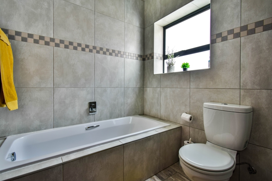 4 Bedroom Property for Sale in Midstream Ridge Gauteng