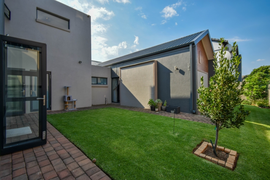 4 Bedroom Property for Sale in Midstream Ridge Gauteng