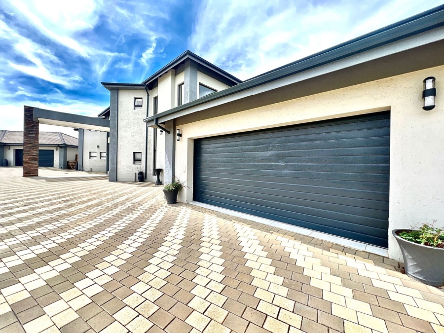 8 Bedroom Property for Sale in Mooikloof Glen Gauteng