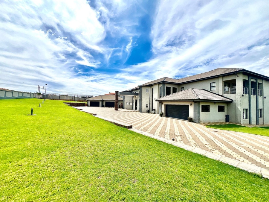 8 Bedroom Property for Sale in Mooikloof Glen Gauteng