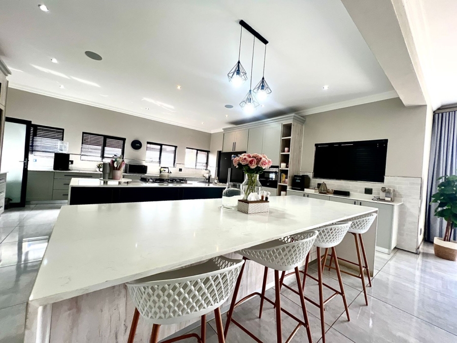 8 Bedroom Property for Sale in Mooikloof Glen Gauteng