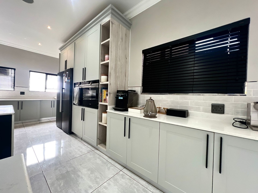 8 Bedroom Property for Sale in Mooikloof Glen Gauteng