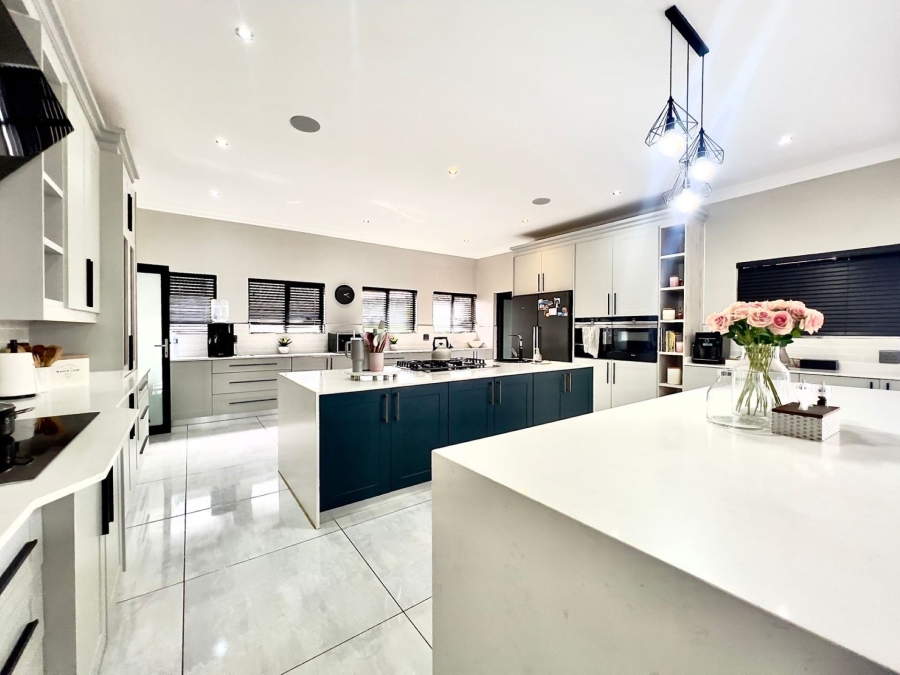 8 Bedroom Property for Sale in Mooikloof Glen Gauteng