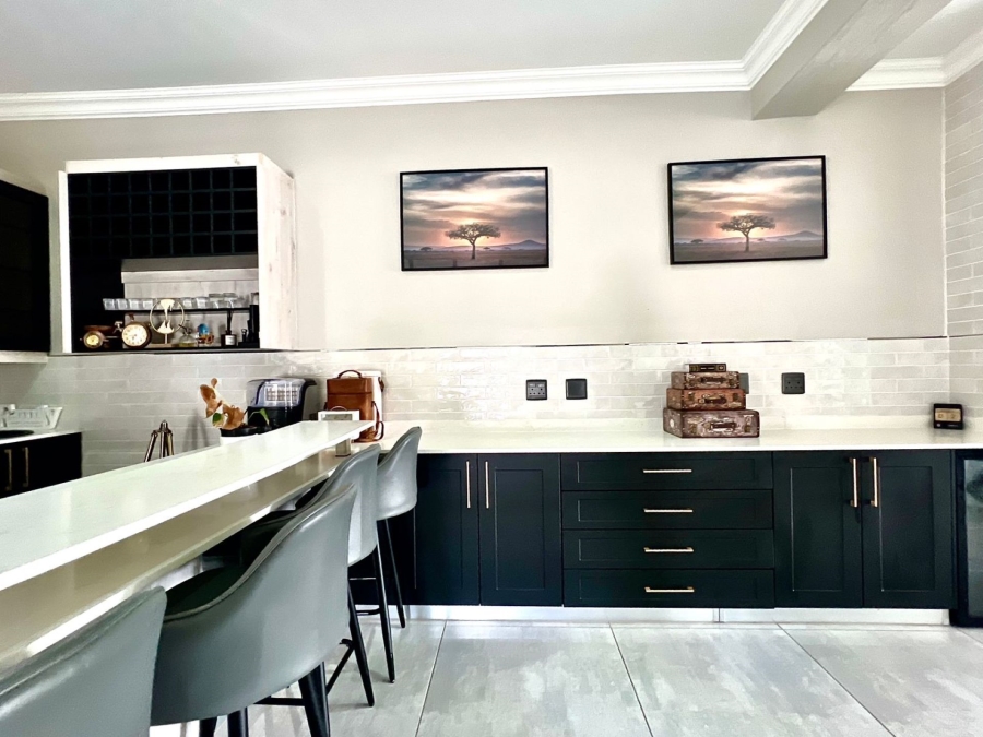 8 Bedroom Property for Sale in Mooikloof Glen Gauteng