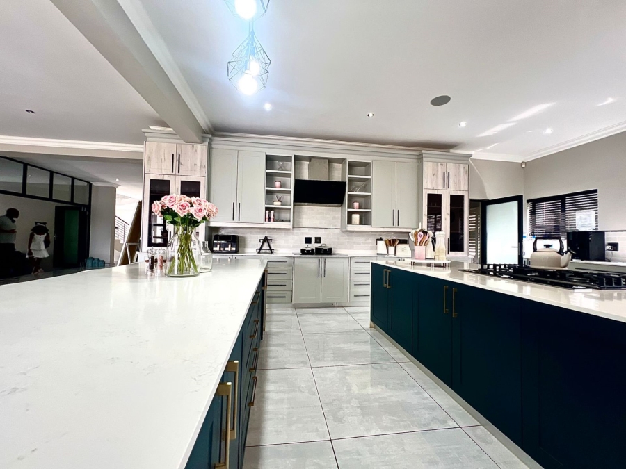 8 Bedroom Property for Sale in Mooikloof Glen Gauteng