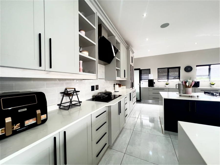 8 Bedroom Property for Sale in Mooikloof Glen Gauteng