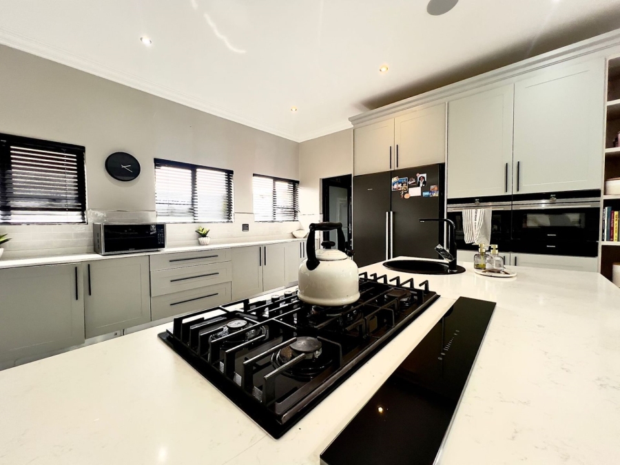 8 Bedroom Property for Sale in Mooikloof Glen Gauteng