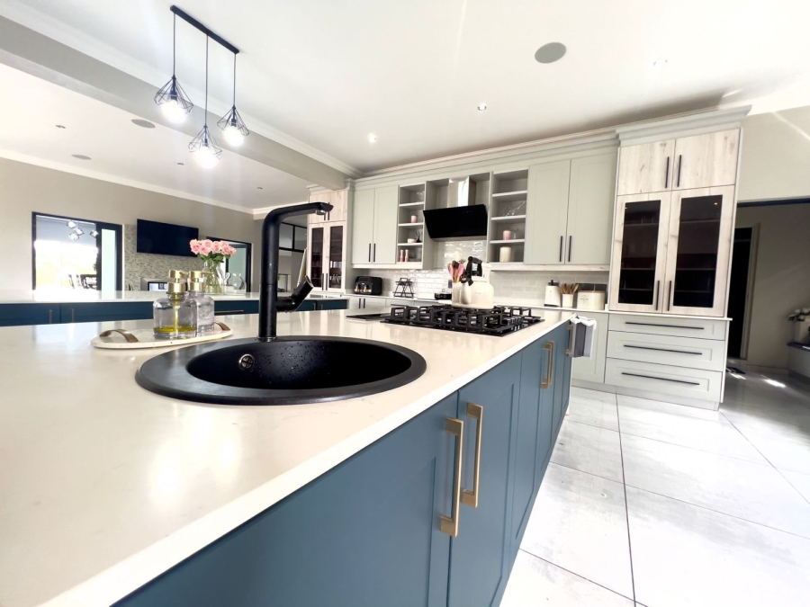 8 Bedroom Property for Sale in Mooikloof Glen Gauteng