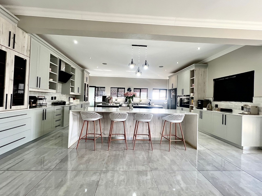 8 Bedroom Property for Sale in Mooikloof Glen Gauteng