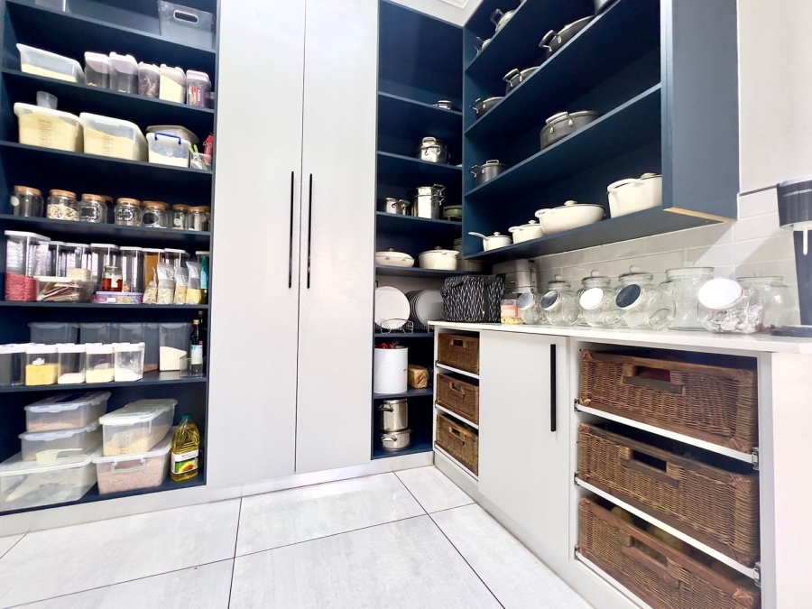 8 Bedroom Property for Sale in Mooikloof Glen Gauteng