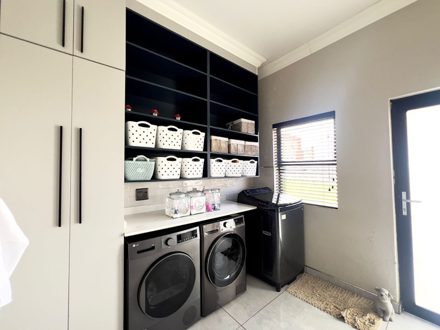 8 Bedroom Property for Sale in Mooikloof Glen Gauteng