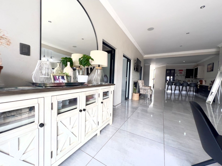 8 Bedroom Property for Sale in Mooikloof Glen Gauteng