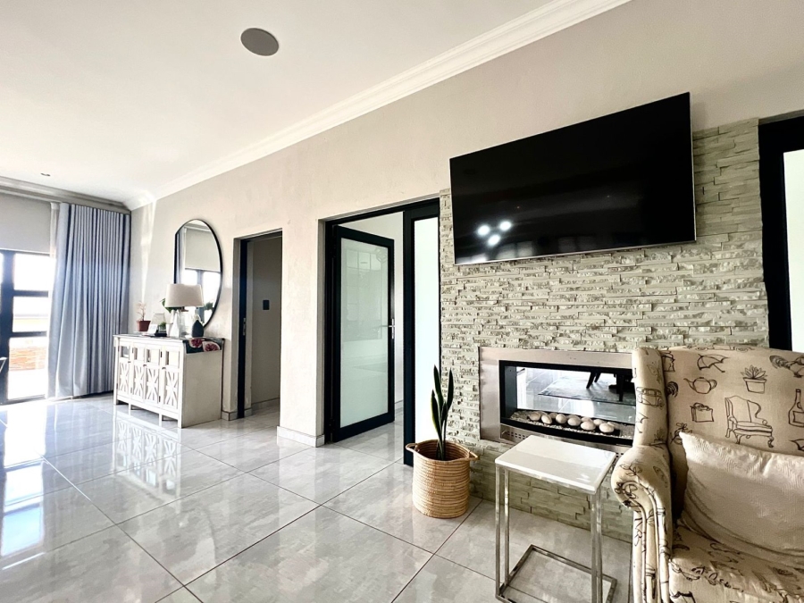 8 Bedroom Property for Sale in Mooikloof Glen Gauteng