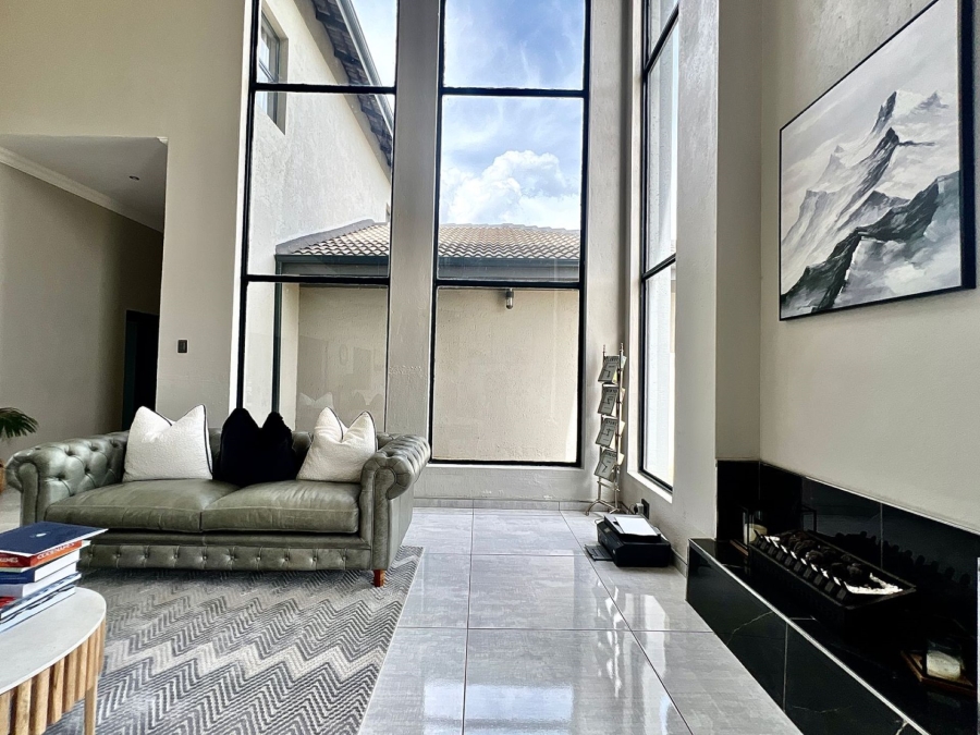 8 Bedroom Property for Sale in Mooikloof Glen Gauteng