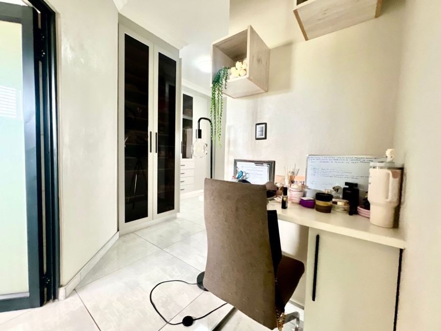 8 Bedroom Property for Sale in Mooikloof Glen Gauteng