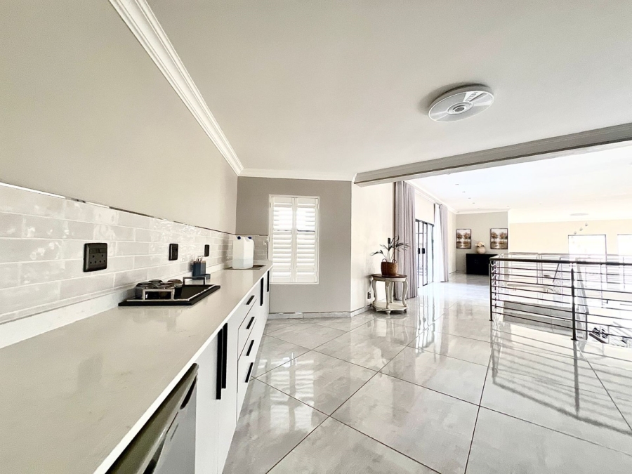 8 Bedroom Property for Sale in Mooikloof Glen Gauteng