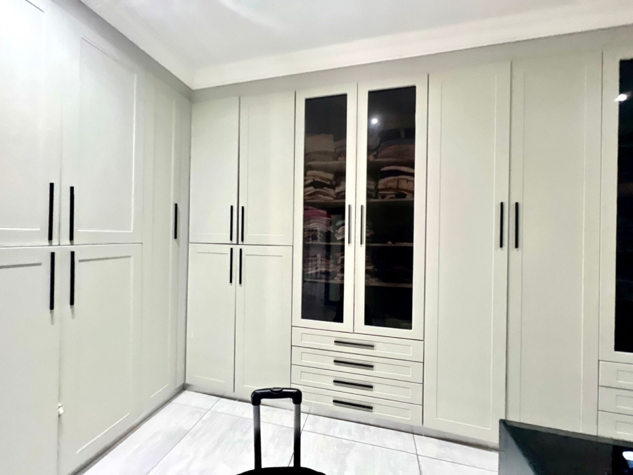 8 Bedroom Property for Sale in Mooikloof Glen Gauteng