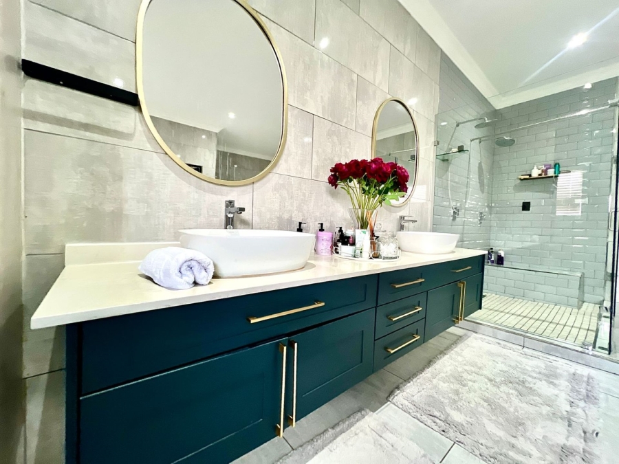 8 Bedroom Property for Sale in Mooikloof Glen Gauteng