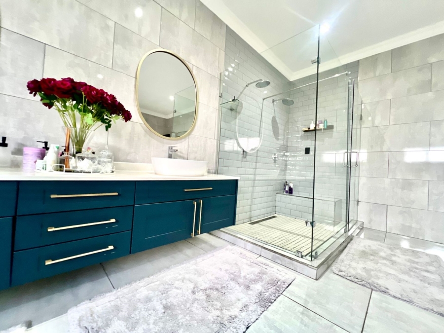 8 Bedroom Property for Sale in Mooikloof Glen Gauteng