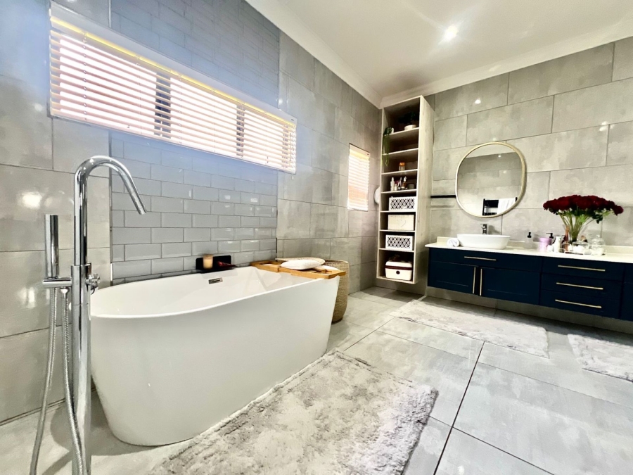 8 Bedroom Property for Sale in Mooikloof Glen Gauteng