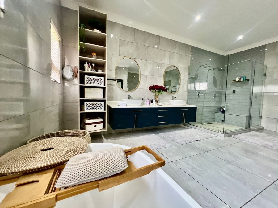 8 Bedroom Property for Sale in Mooikloof Glen Gauteng