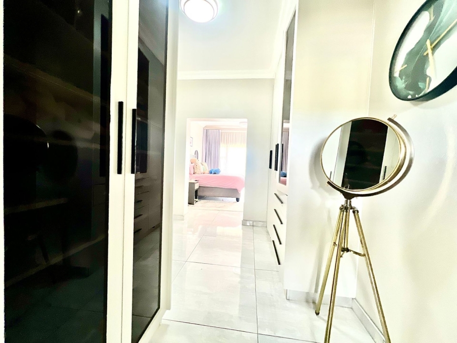 8 Bedroom Property for Sale in Mooikloof Glen Gauteng