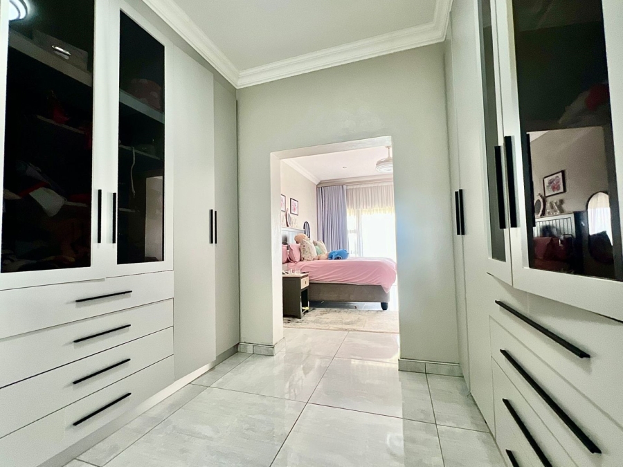 8 Bedroom Property for Sale in Mooikloof Glen Gauteng