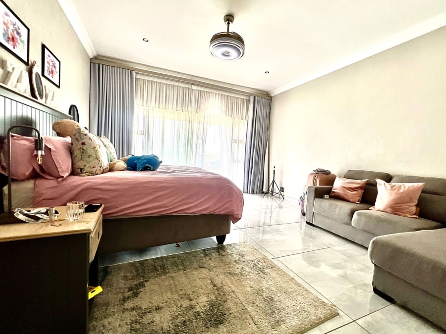 8 Bedroom Property for Sale in Mooikloof Glen Gauteng