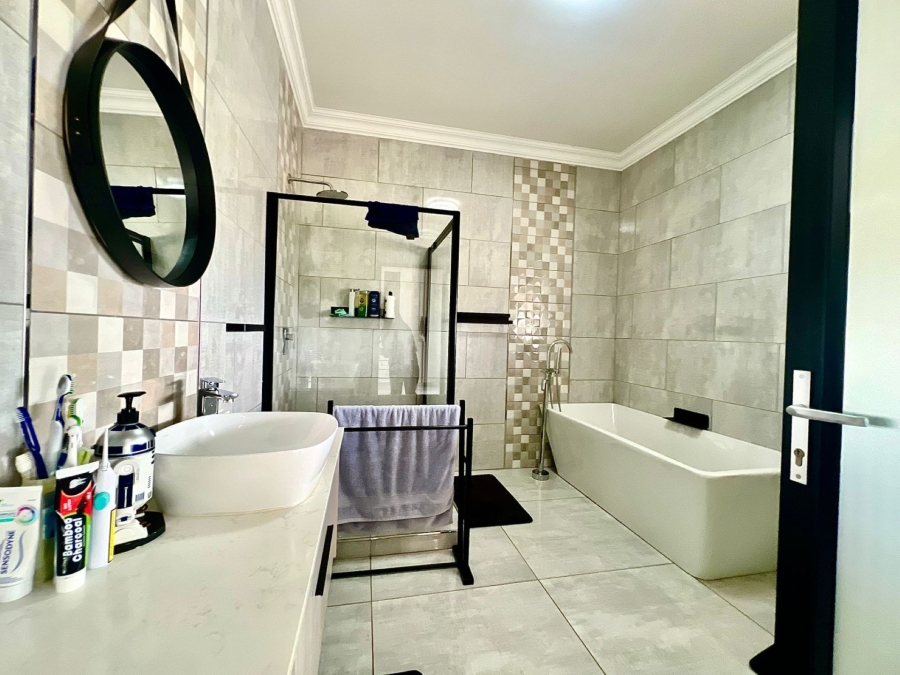 8 Bedroom Property for Sale in Mooikloof Glen Gauteng