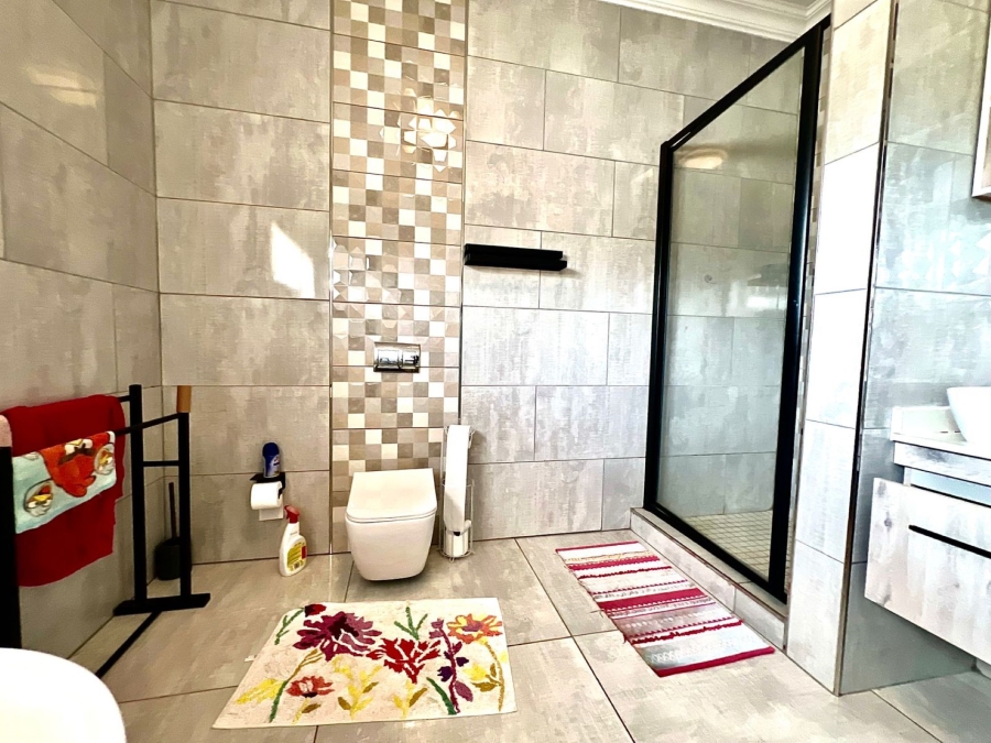 8 Bedroom Property for Sale in Mooikloof Glen Gauteng