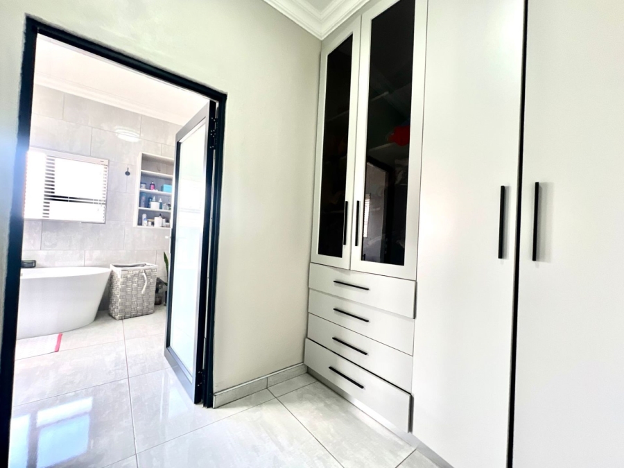 8 Bedroom Property for Sale in Mooikloof Glen Gauteng