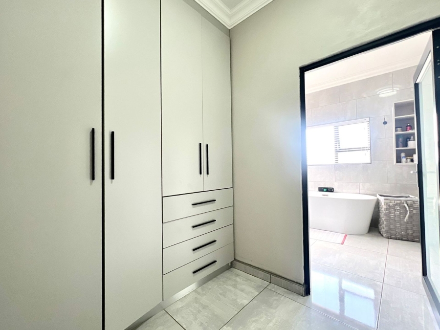 8 Bedroom Property for Sale in Mooikloof Glen Gauteng