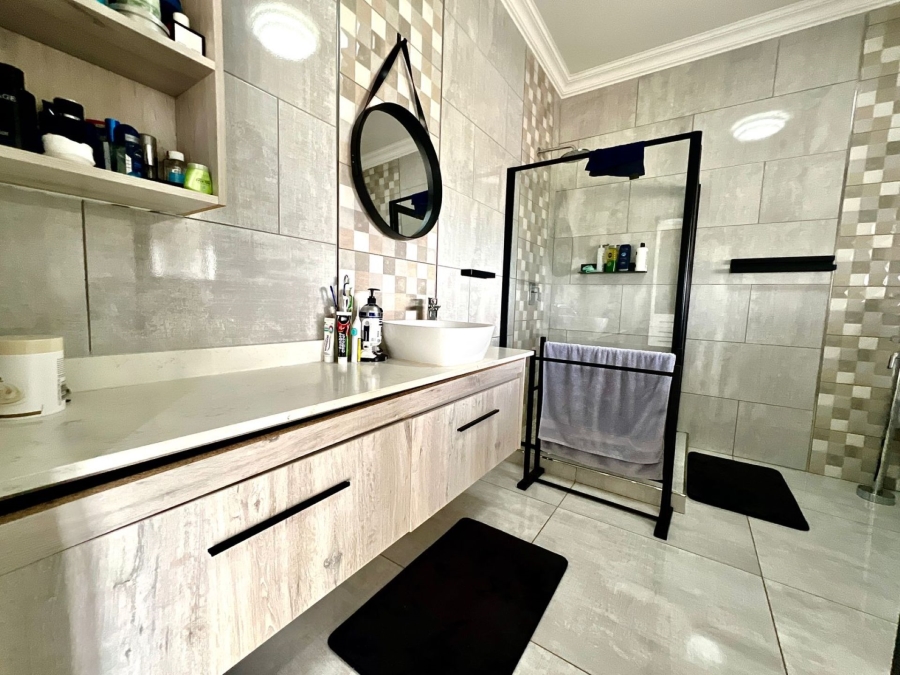 8 Bedroom Property for Sale in Mooikloof Glen Gauteng