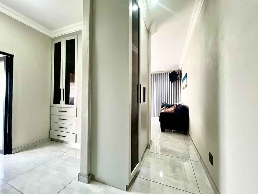 8 Bedroom Property for Sale in Mooikloof Glen Gauteng