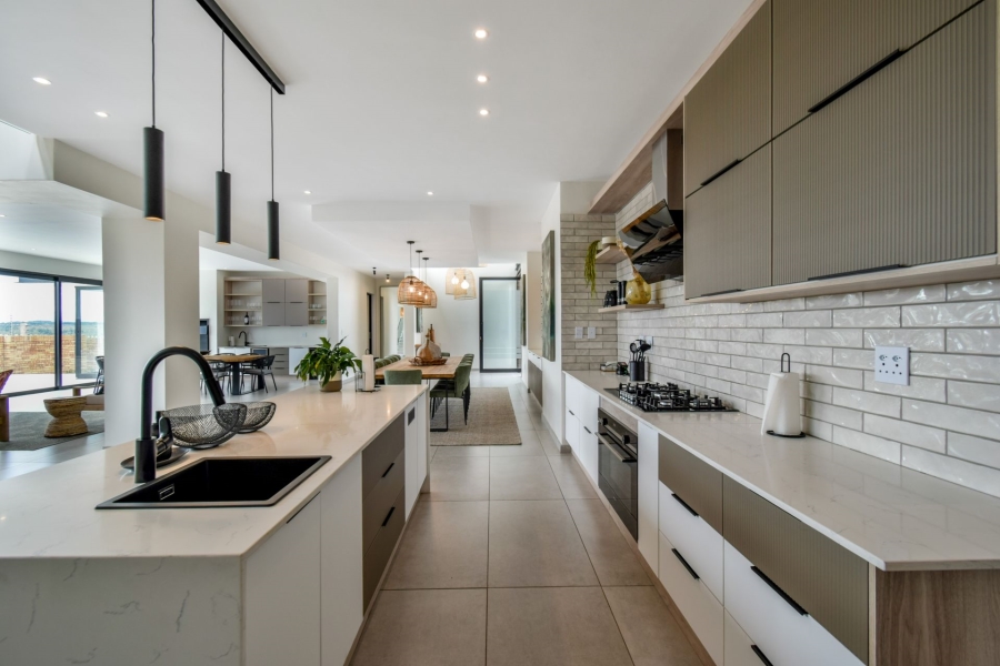 5 Bedroom Property for Sale in Midstream Heights Gauteng